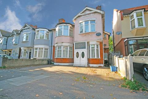 2 bedroom flat to rent, Park Avenue, Ilford, Essex, IG1