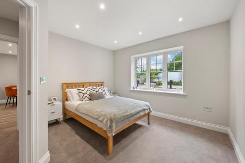 undefined, Queens Road, Weybridge, KT13