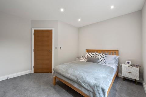 undefined, Queens Road, Weybridge, KT13