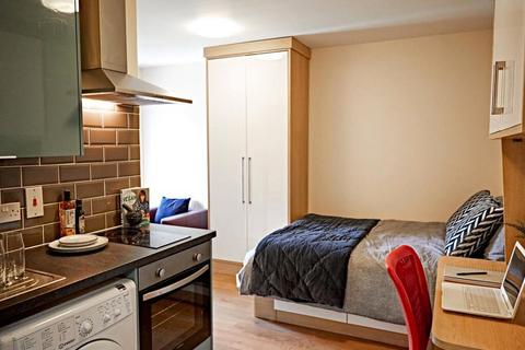 Studio to rent, High Road, London NW10