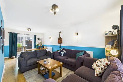 21 Ambleside Drive, Worcester, WR4 9DA