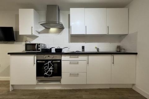 1 bedroom in a house share to rent, The Groves