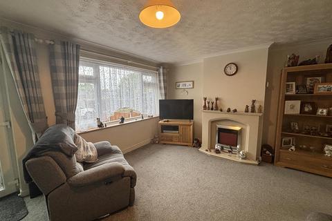 3 bedroom semi-detached house for sale, Elsham Close, Leicester