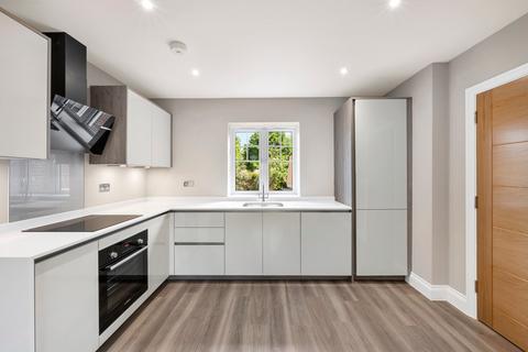 undefined, Queens Road, Weybridge, KT13