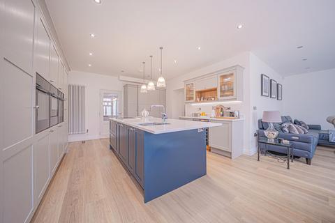 22 Besbury Close, Dorridge, Solihull, B93 8NT