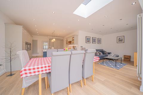 22 Besbury Close, Dorridge, Solihull, B93 8NT
