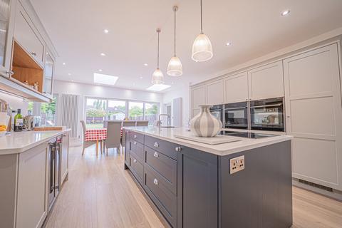 22 Besbury Close, Dorridge, Solihull, B93 8NT