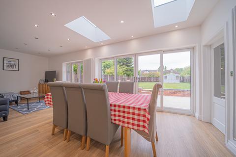 22 Besbury Close, Dorridge, Solihull, B93 8NT