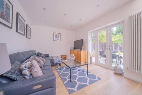 22 Besbury Close, Dorridge, Solihull, B93 8NT