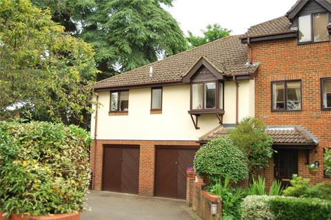 2 bedroom maisonette for sale, Fairholme Gardens, Farnham, Surrey, GU9