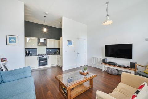 2 bedroom flat for sale, Glanville Way, Epsom
