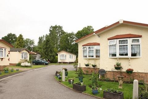2 bedroom park home for sale, Addlestone, Surrey, KT15