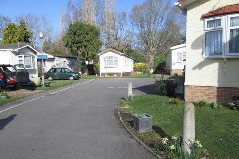 2 bedroom park home for sale, Addlestone, Surrey, KT15