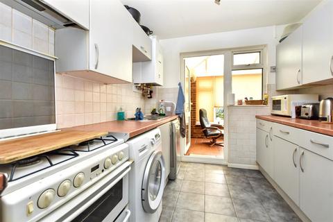 3 bedroom end of terrace house for sale, Badlesmere Road, Eastbourne