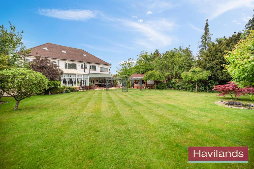House exterior, garden