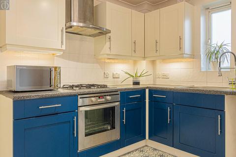 2 bedroom flat to rent, Bromhall Road, Dagenham