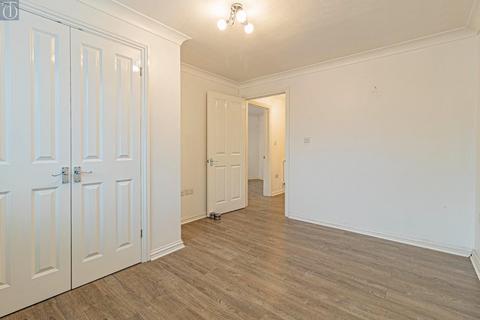 2 bedroom flat to rent, Bromhall Road, Dagenham