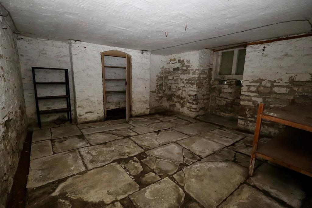 Flat 1a basement