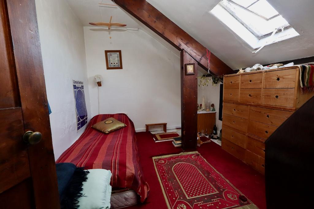 Flat 1 attic bedroom