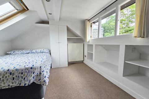 2 bedroom flat for sale, Cleveley Crescent, London, W5