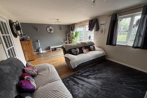 3 bedroom detached house for sale, Oversetts Road, Swadlincote DE11