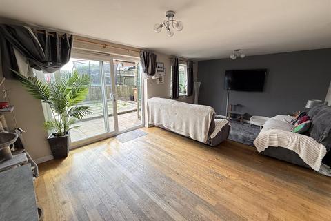 3 bedroom detached house for sale, Oversetts Road, Swadlincote DE11