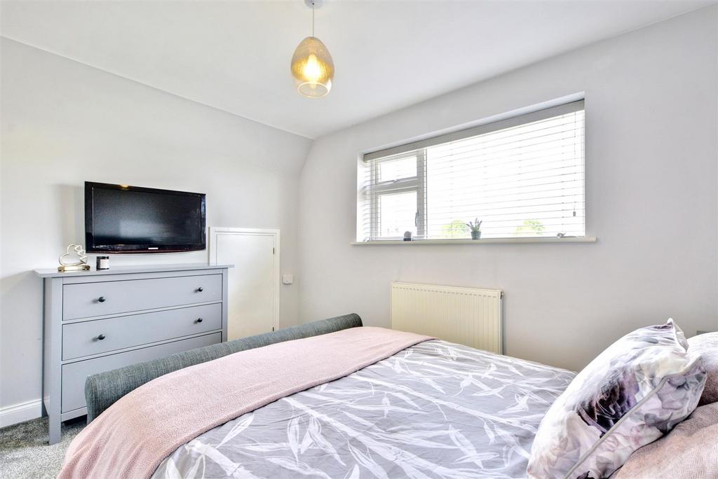 Bedroom 1 3.jpeg