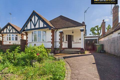 3 bedroom detached bungalow for sale - Elmroyd Avenue, Potters Bar