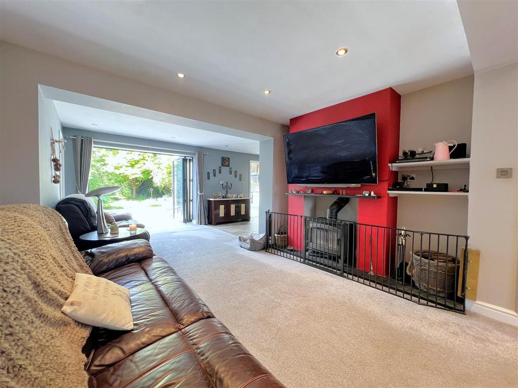 Living room dining.jpg