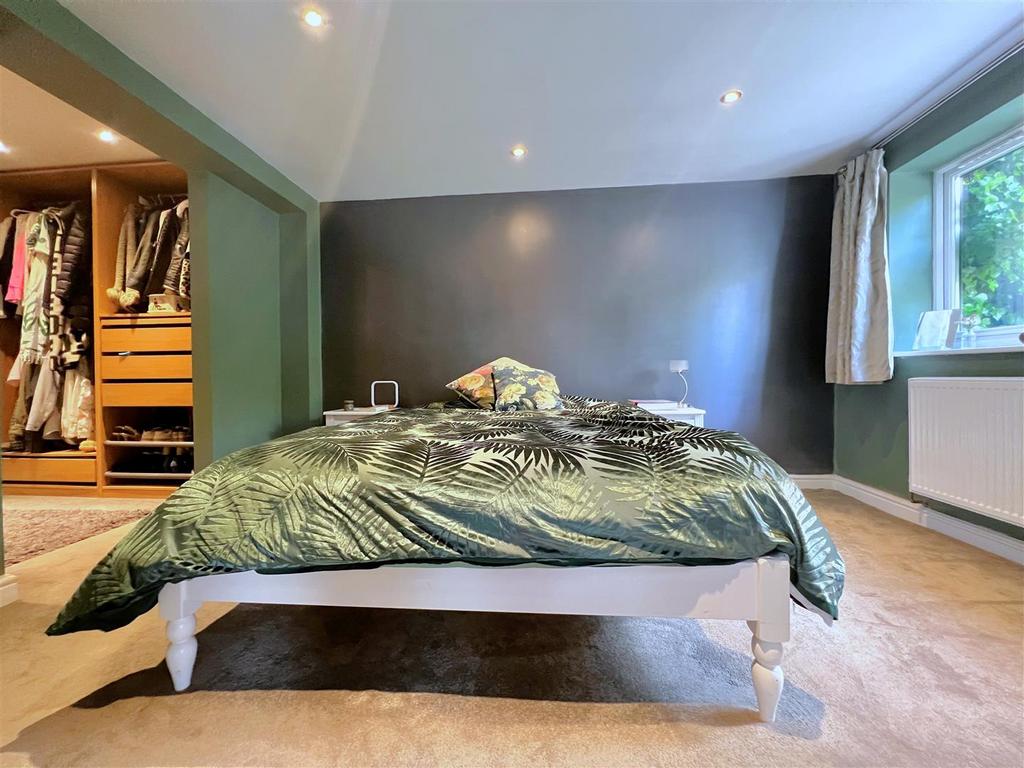 Bed 1.jpg