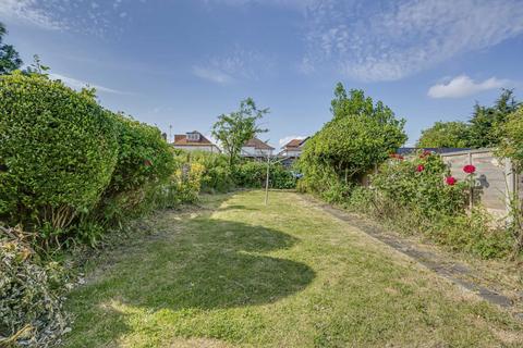 3 bedroom end of terrace house for sale, Park Road, London NW4