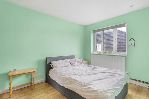 6 Walker Close, Hampton, TW12 3XT