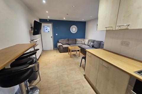 6 bedroom terraced house to rent, Lime Avenue, Selly Oak B29