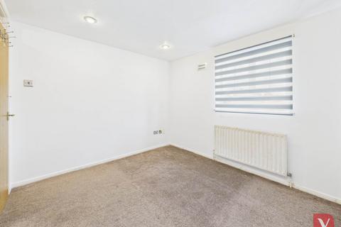 undefined, Kestrel Way, Luton LU4
