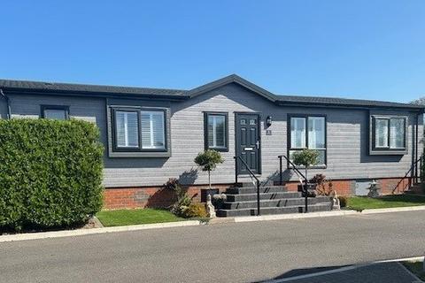 2 bedroom park home for sale, Swindon, Wiltshire, SN25