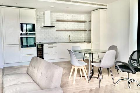 2 bedroom apartment to rent, Gauging Square, London E1W