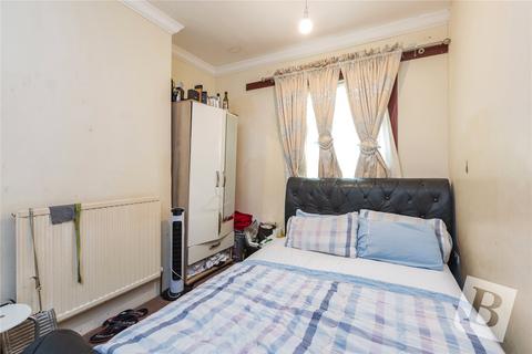 3 bedroom end of terrace house for sale, Vine Street, Romford, RM7