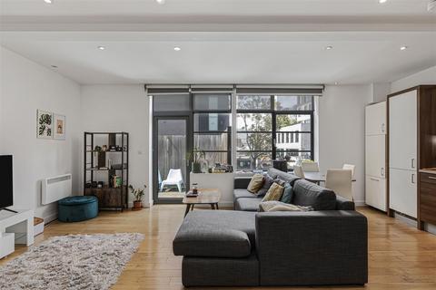 2 bedroom apartment for sale, Islington High Street, London N1
