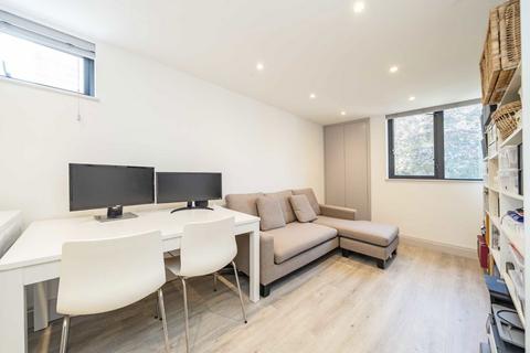 1 bedroom flat for sale, Chiswick High Road, London W4