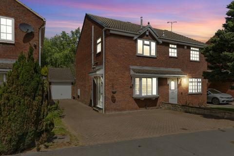 3 bedroom semi-detached house for sale, Oakdene Way, Leeds, LS17