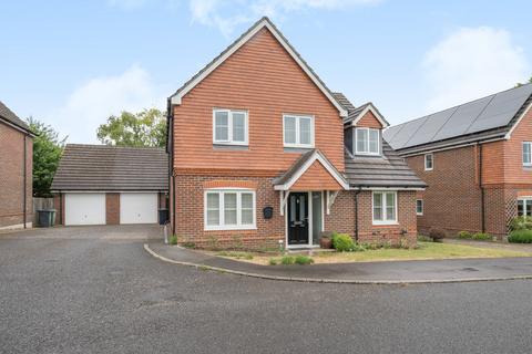 4 bedroom detached house for sale, Knights Way, Alton, Hampshire, GU34