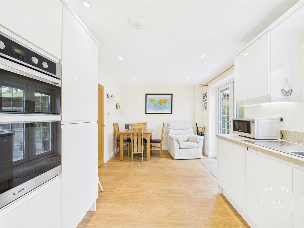 Dining kitchen