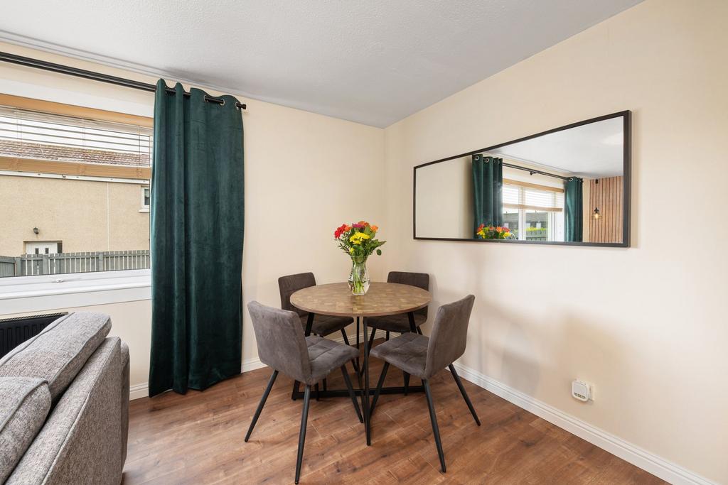 Lounge/Dining Area