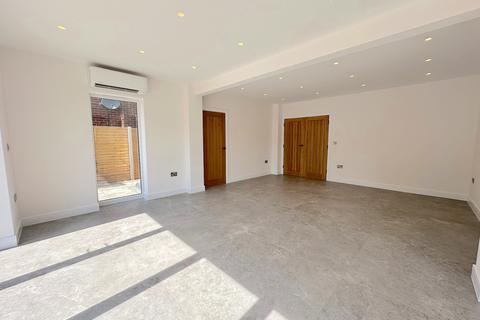 4 bedroom detached house for sale, Longford Road, Cannock WS11