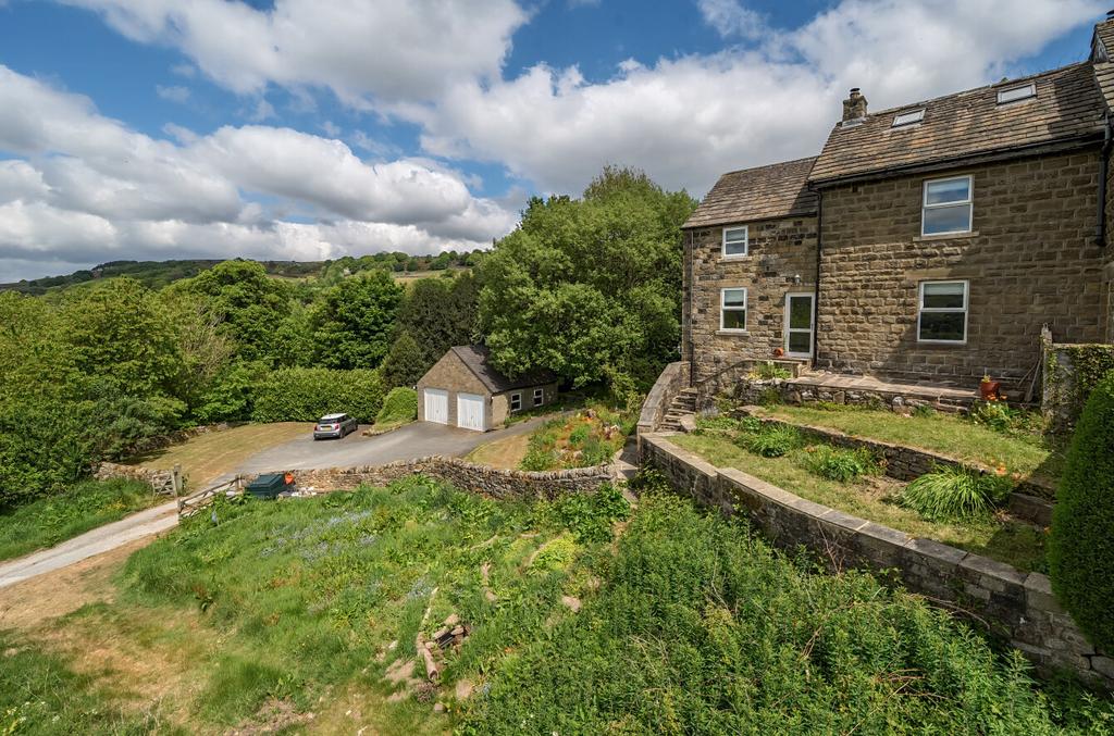 1284403-5-682b359...