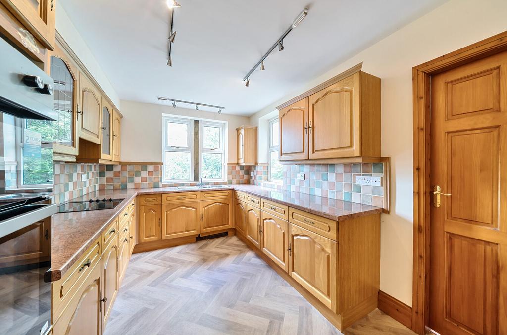 1284403-6-682b29b...