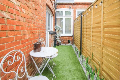 1 bedroom maisonette for sale, Park Road,  Farnborough , GU14