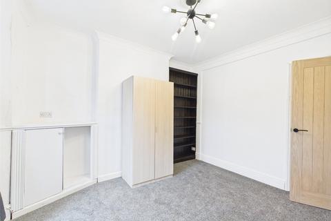 135 Tredworth Road, Gloucester, GL1 4QZ