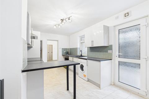 135 Tredworth Road, Gloucester, GL1 4QZ