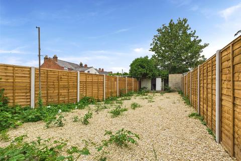 135 Tredworth Road, Gloucester, GL1 4QZ